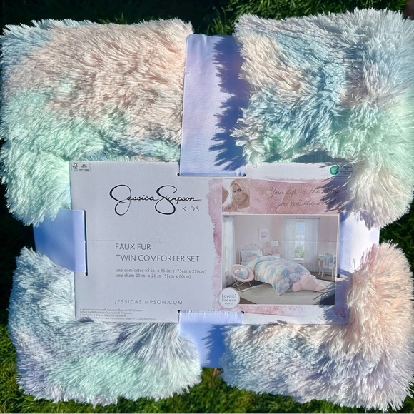 Jessica Simpson Other - JESSICA SIMPSON Twin Faux Fur Comforter Set